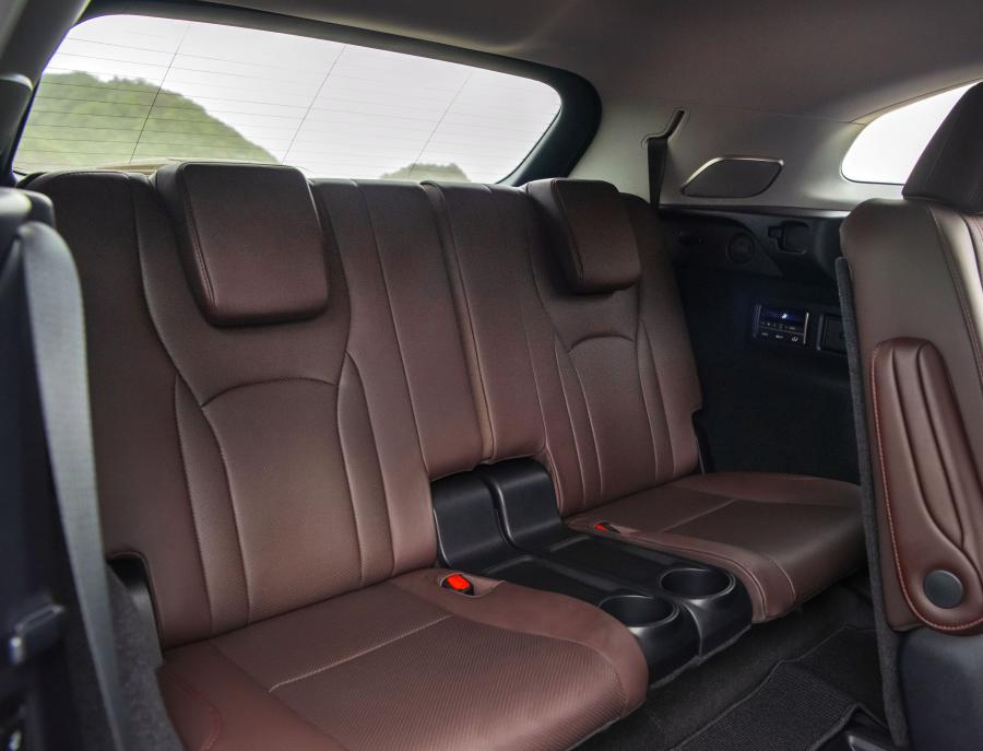 Интерьер Lexus RX450hL 2019 года  (NA) (фото 13 из 40)